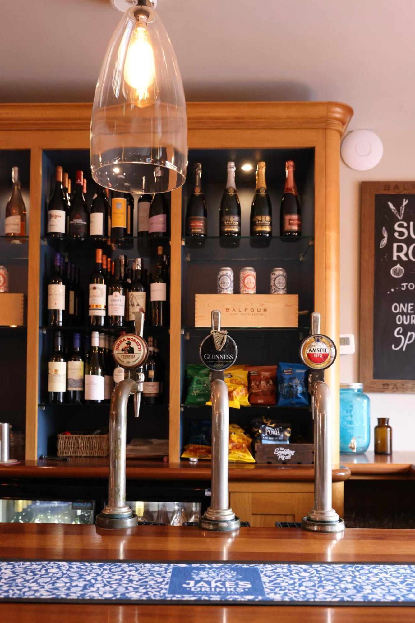 The Goudhurst Inn ภายนอก รูปภาพ